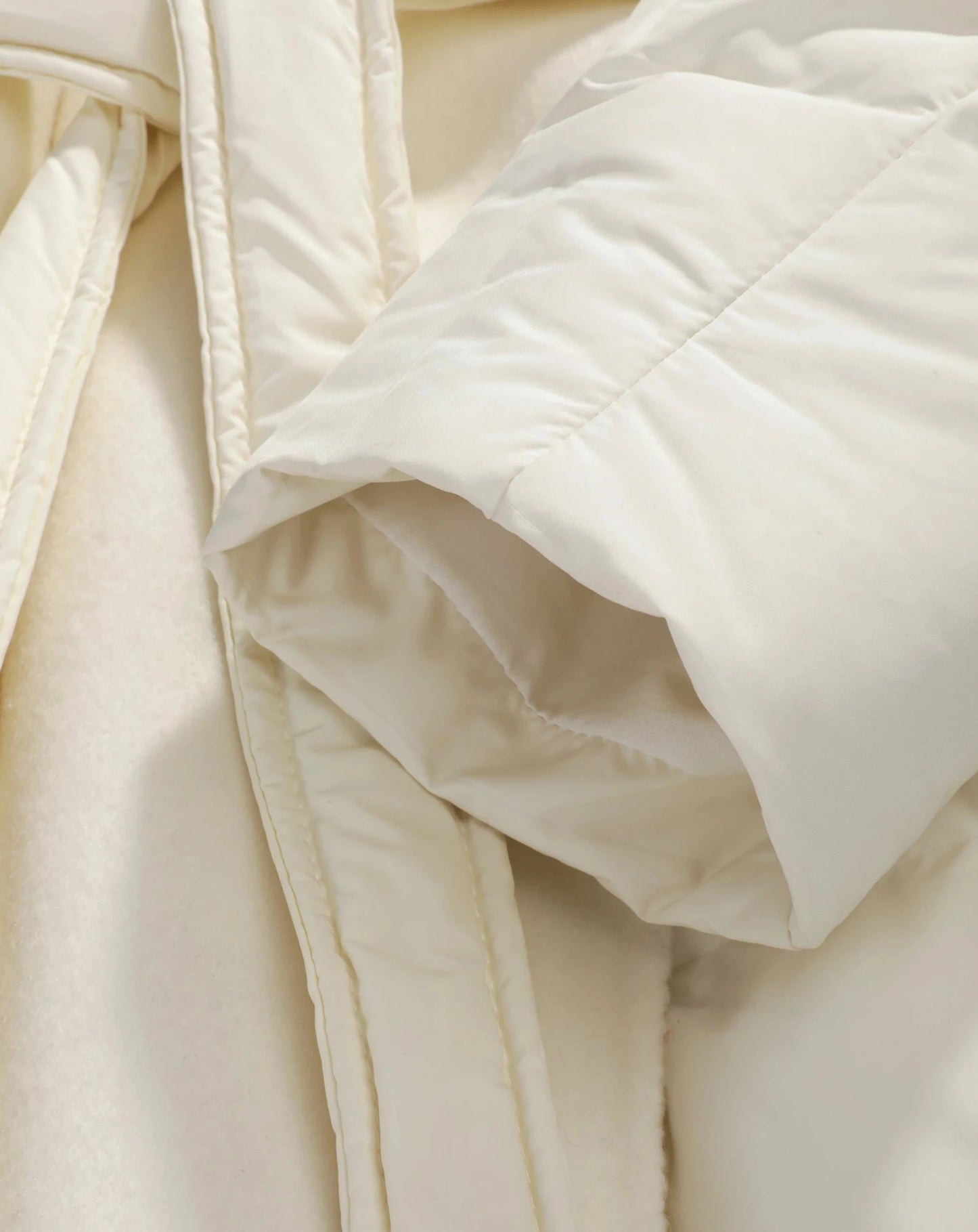 Women's white maxi long sleeve puffer coat