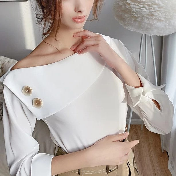 DUCHESS Turn Down Collar Blouse